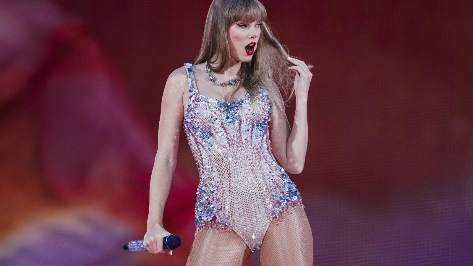 Taylor Swift mindössze tizenöt éves volt, mikor aláírt eredeti kiadójával. A zeneiparban egy feltörekvő előadóval való együttműködés nagyon kockázatos üzleti vállalkozás