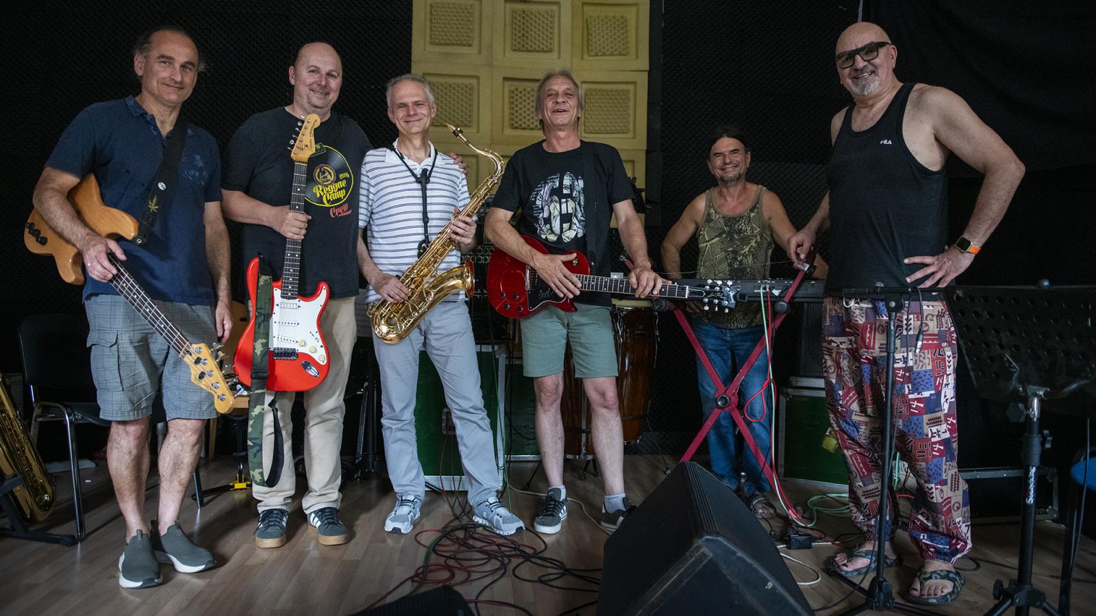 A jubileumi koncertre számos régi zenésztárs is visszatér