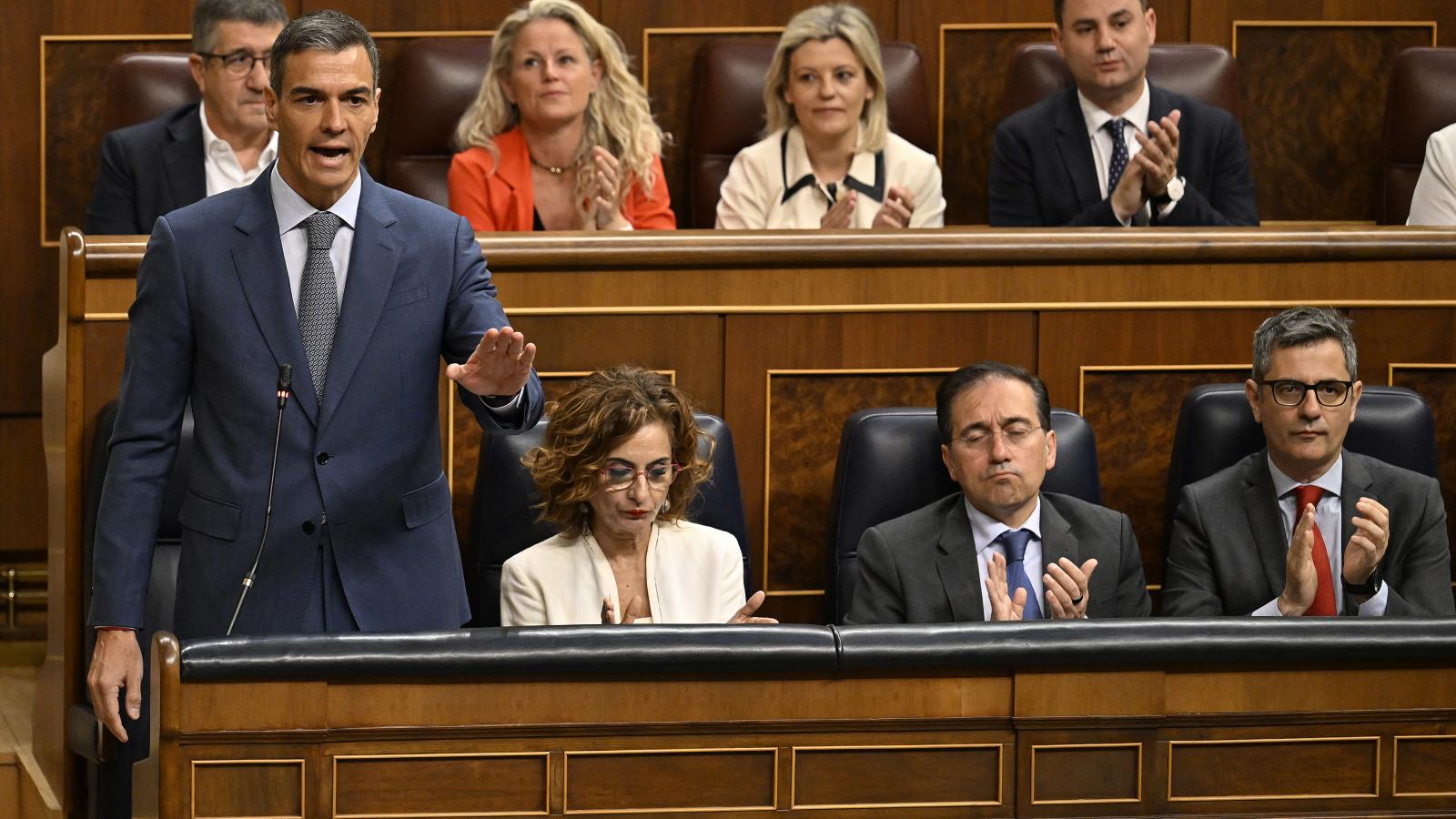 Pedro Sánchez egyelőre nem enged
