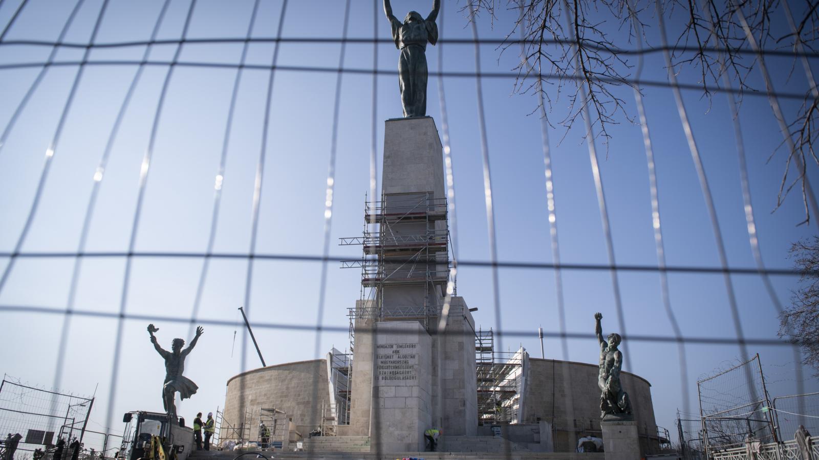 A szobrot és a talapzatot 2024 júliusában állványozták körbe, a munkálatok az ígéretek szerint még az idén befejeződnek