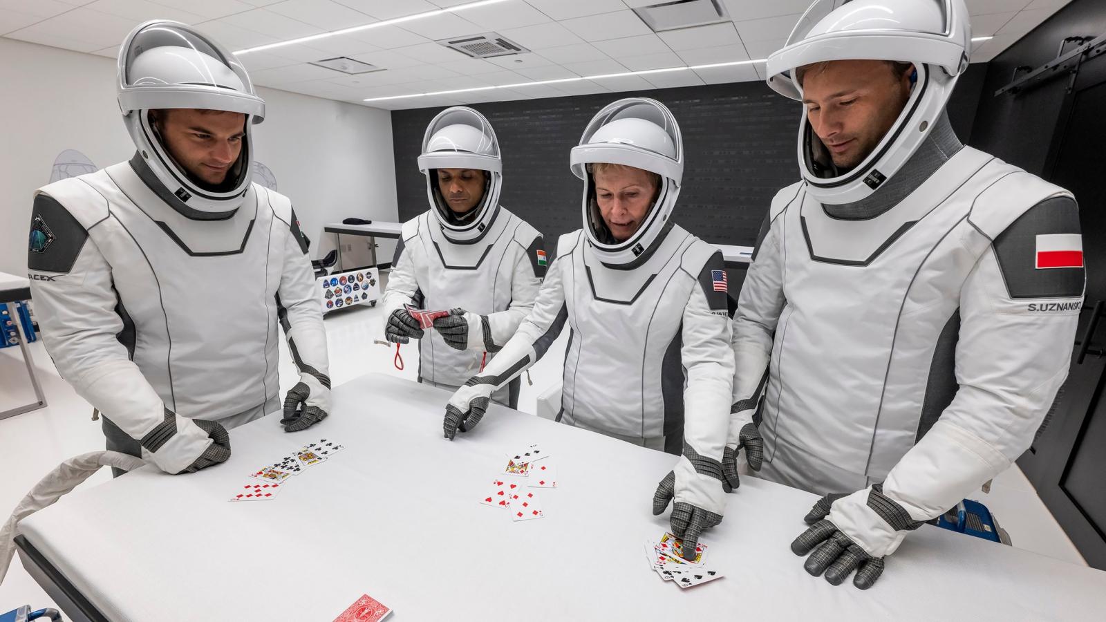 Kapu Tibor társaival a fellövés előtt