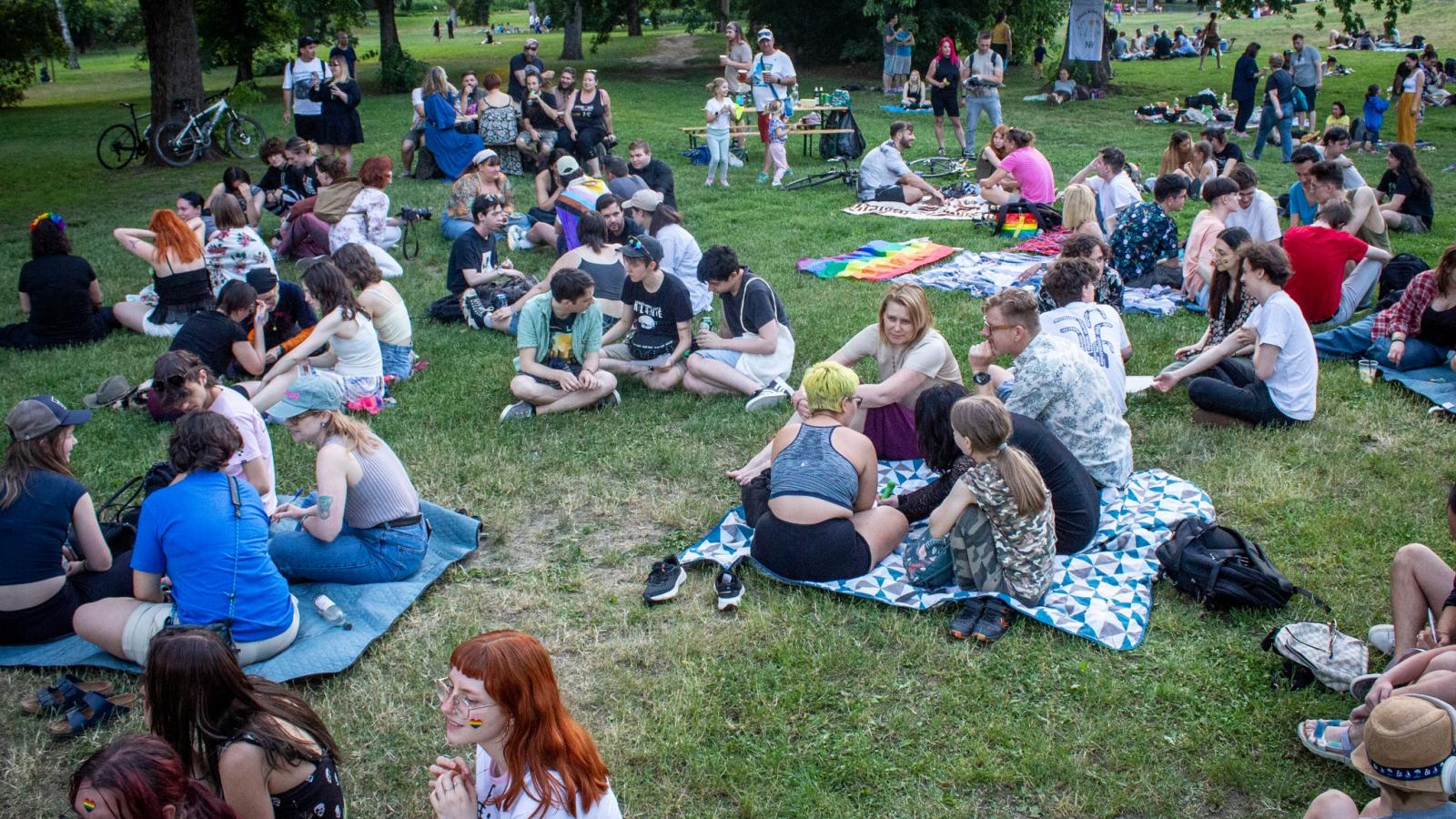 Csak egyfajta gyülekezési jog van, és az mindenkit megillet