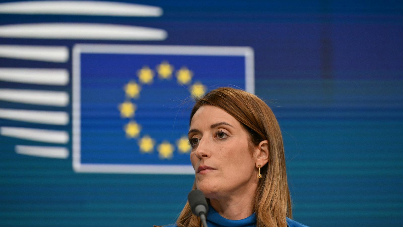 Roberta Metsola, az Európai Parlament elnöke az EU-tagállamok vezetőinek brüsszeli találkozóján június 26-án