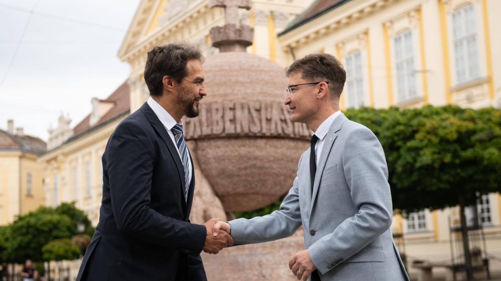 Dolhai Attila a székesfehérvári polgármesterrel