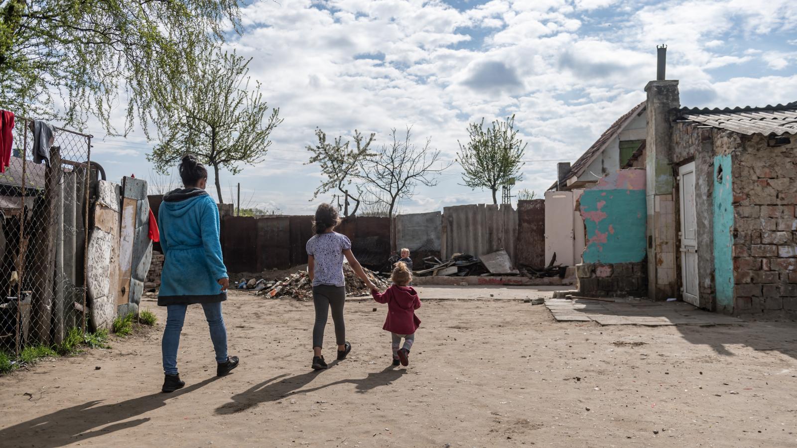 Lehangoló tapasztalatok. A falvakban iszonyatosan nagy a félelem, sokan arra sem mernek vállalkozni, hogy anonim módon szóba álljanak velük