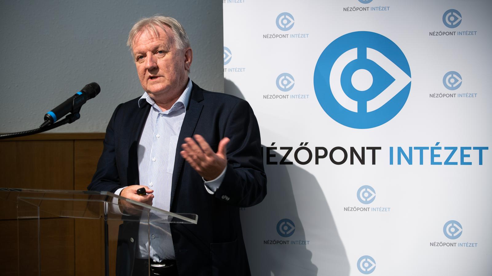 Závecz Tibor a közvélemény-kutatók egy korábbi konferenciáján