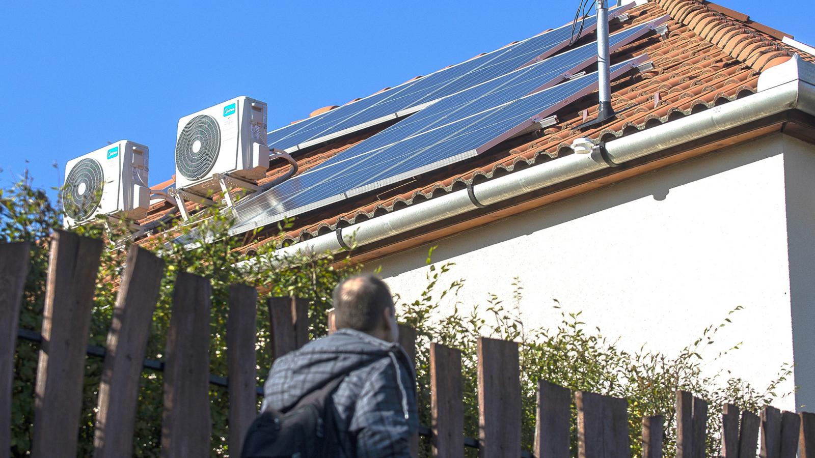 A túl sok háztáji napelem termelését nem bírja el a hálózat