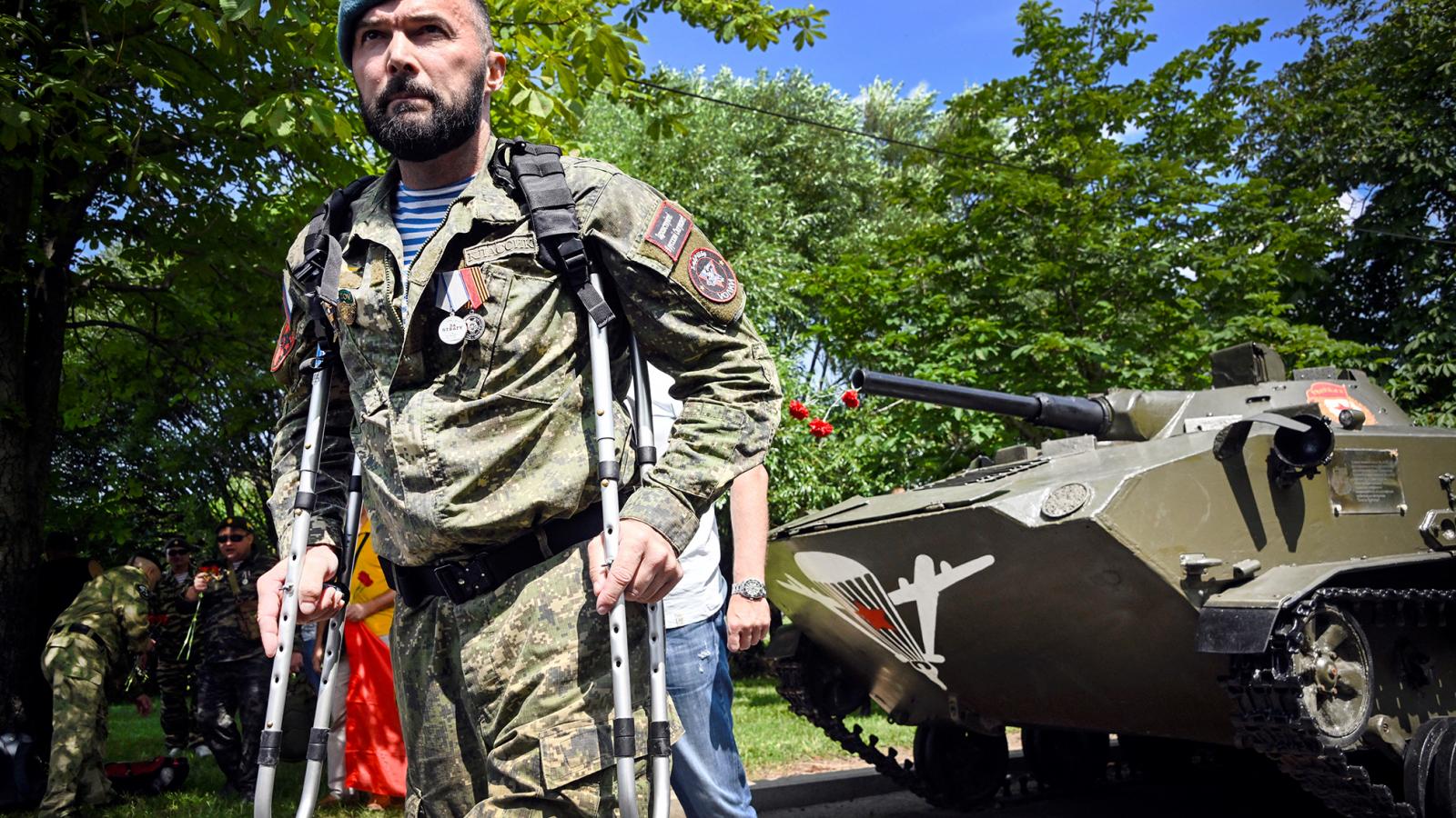 A frontokról hazatérő katonák korábban is sok gondot jelentettek az orosz társadalomnak. Az ukrajnai háborús veteránok esetét súlyosbítja, hogy a „különleges hadművelethez” eleve börtönbüntetésre ítélt bűnözőket is toboroztak