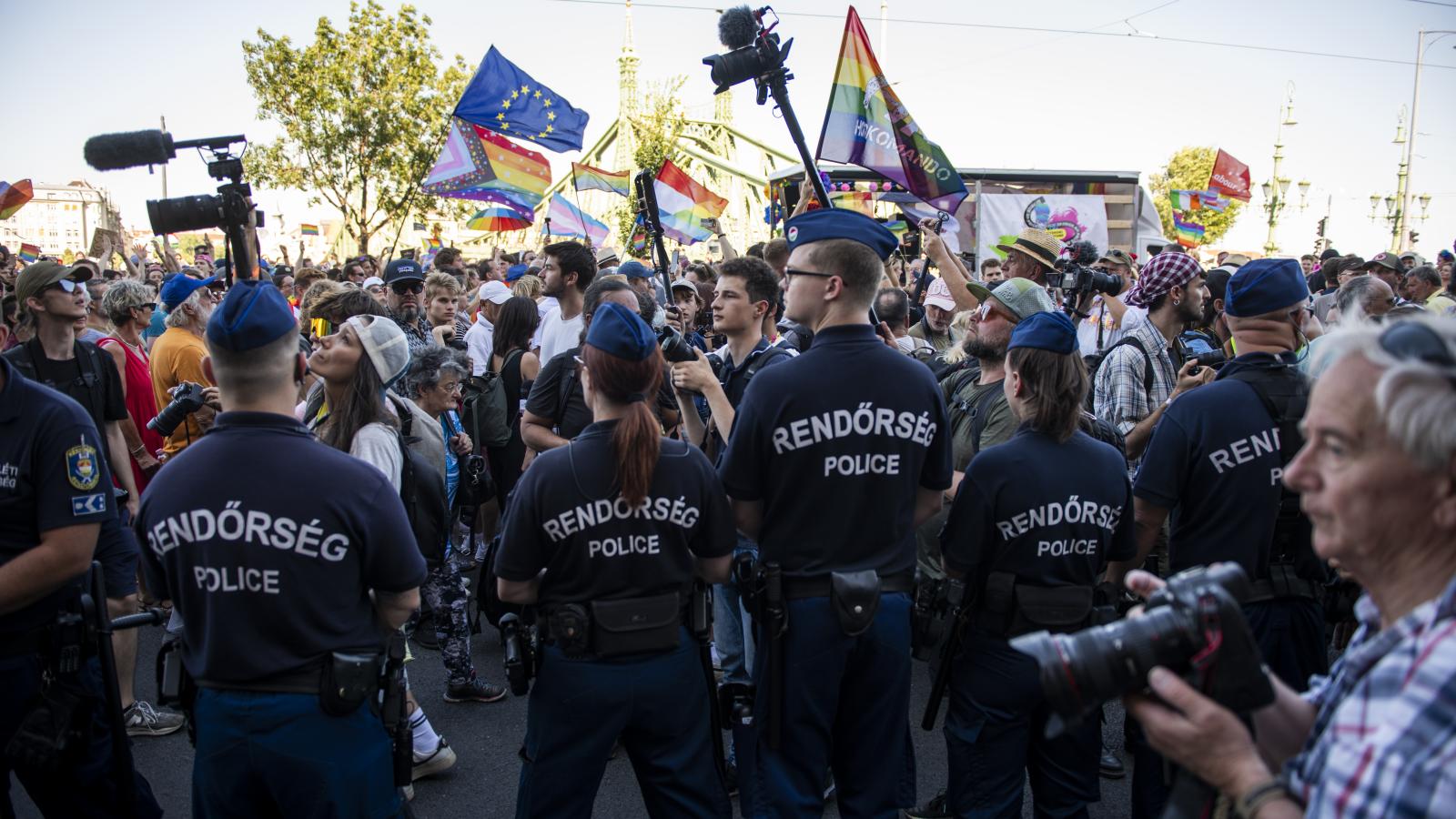 Rendőrök a 30. Budapest Pride-on 2025. június 28-án