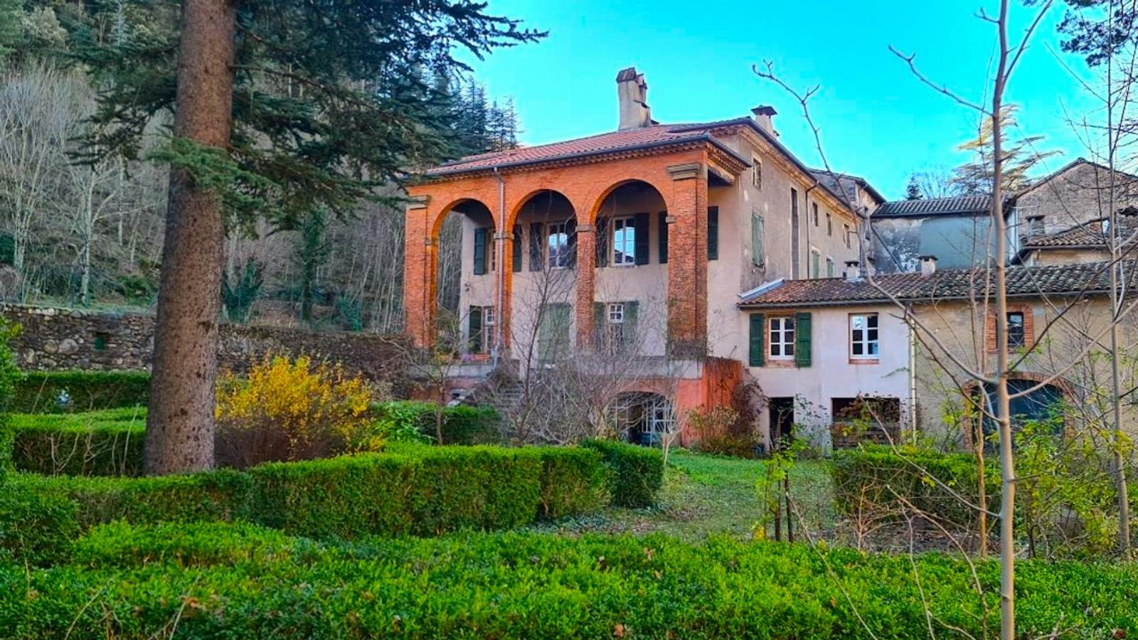 A történelmi épületben rendszeresen tartanak különféle művészeti programokat, és kisebb rendezvényeket