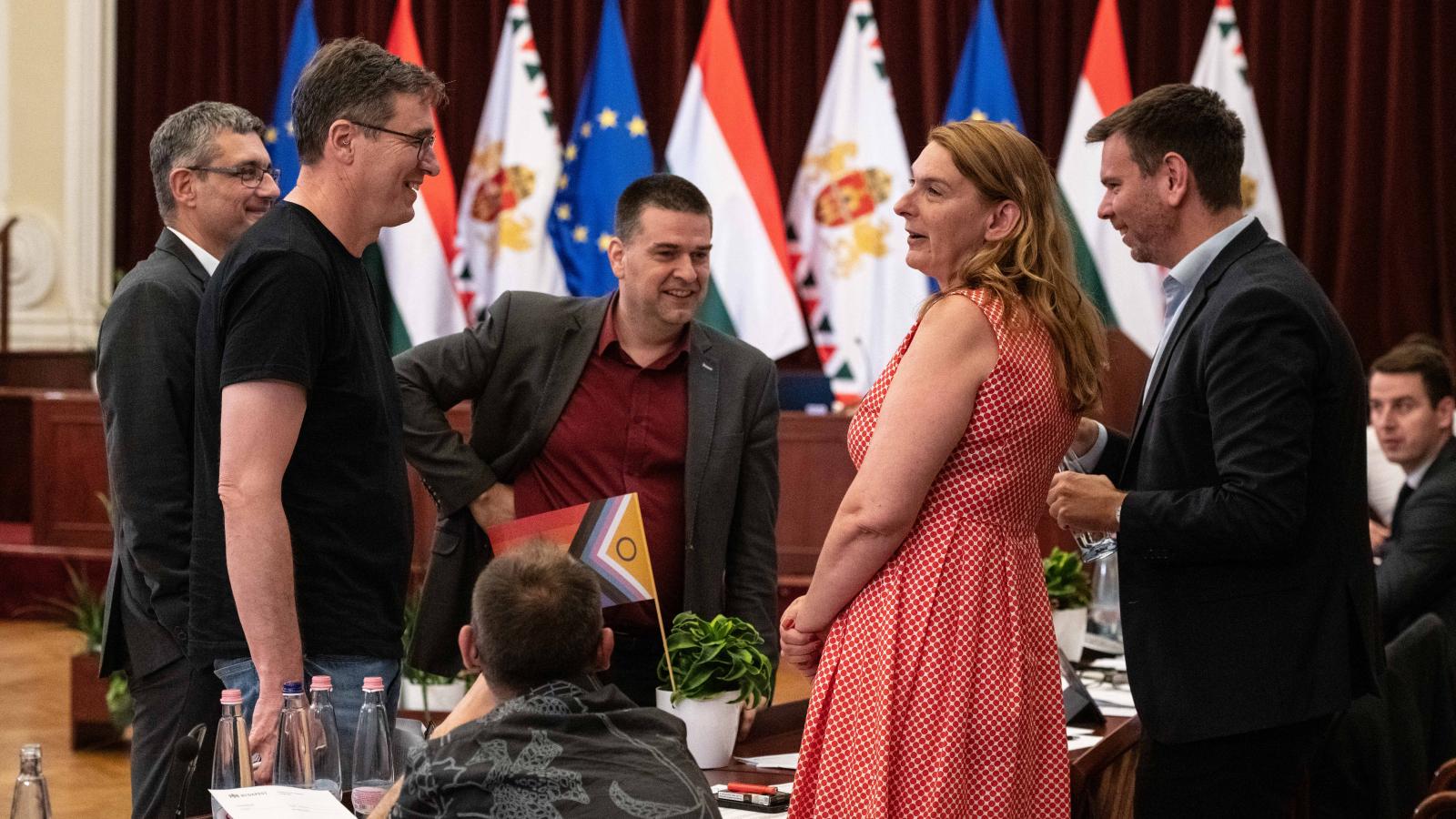 A hétfői ülésen ugyan átment a módosított túlélőcsomag, ezzel csak időt nyert a főváros