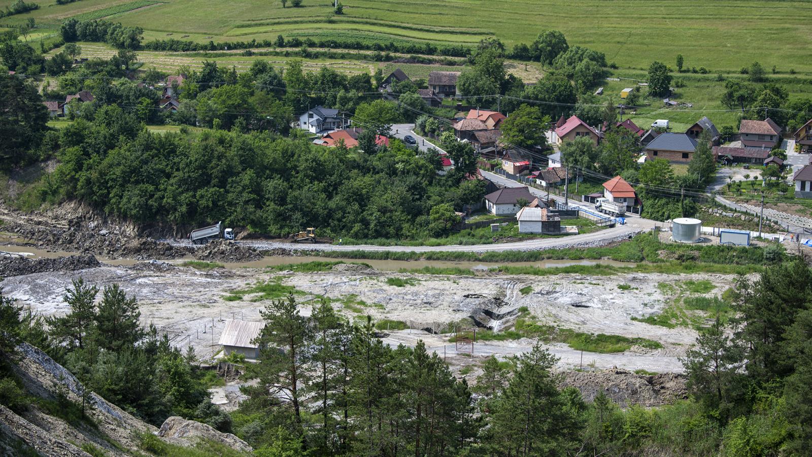 Az egyetlen jó hír, hogy az esőzések abbamaradtak, csökkent a Korond-patak, a Kis-Küküllő és a Maros vizének sótartalma is