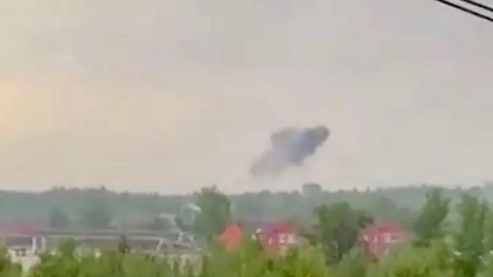 Füstfelhő a Krasznozavodszki Vegyi Üzem fölött július 7-én