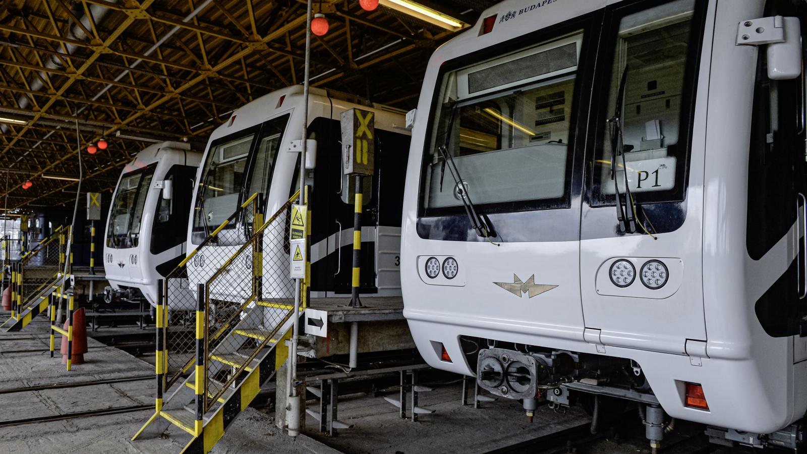 A gömbtányérok silány minősége röviddel az első kocsik leszállítása után kiderült, a szerelvények „pattogtak”, és sokkal zajosabbak voltak, mint elődeik