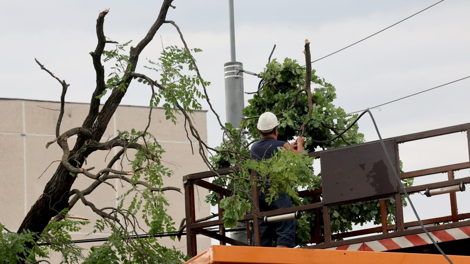 Távvezeték helyreállítása Miskolcon.