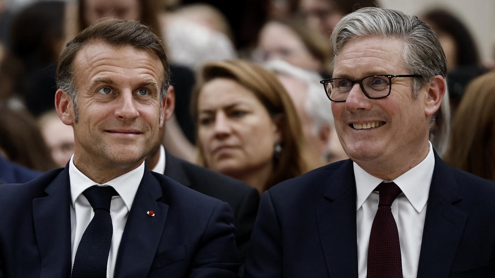 Emmanuel Macron francia elnök és Keir Starmer brit kormányfő 2025. július 9-én