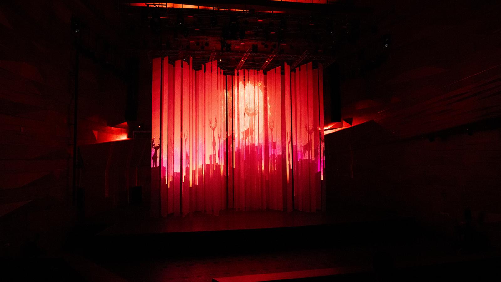 Tér, fény, hang, zene és mozgókép: az installációt Bartók Béla egyik hangfelvétele ihlette