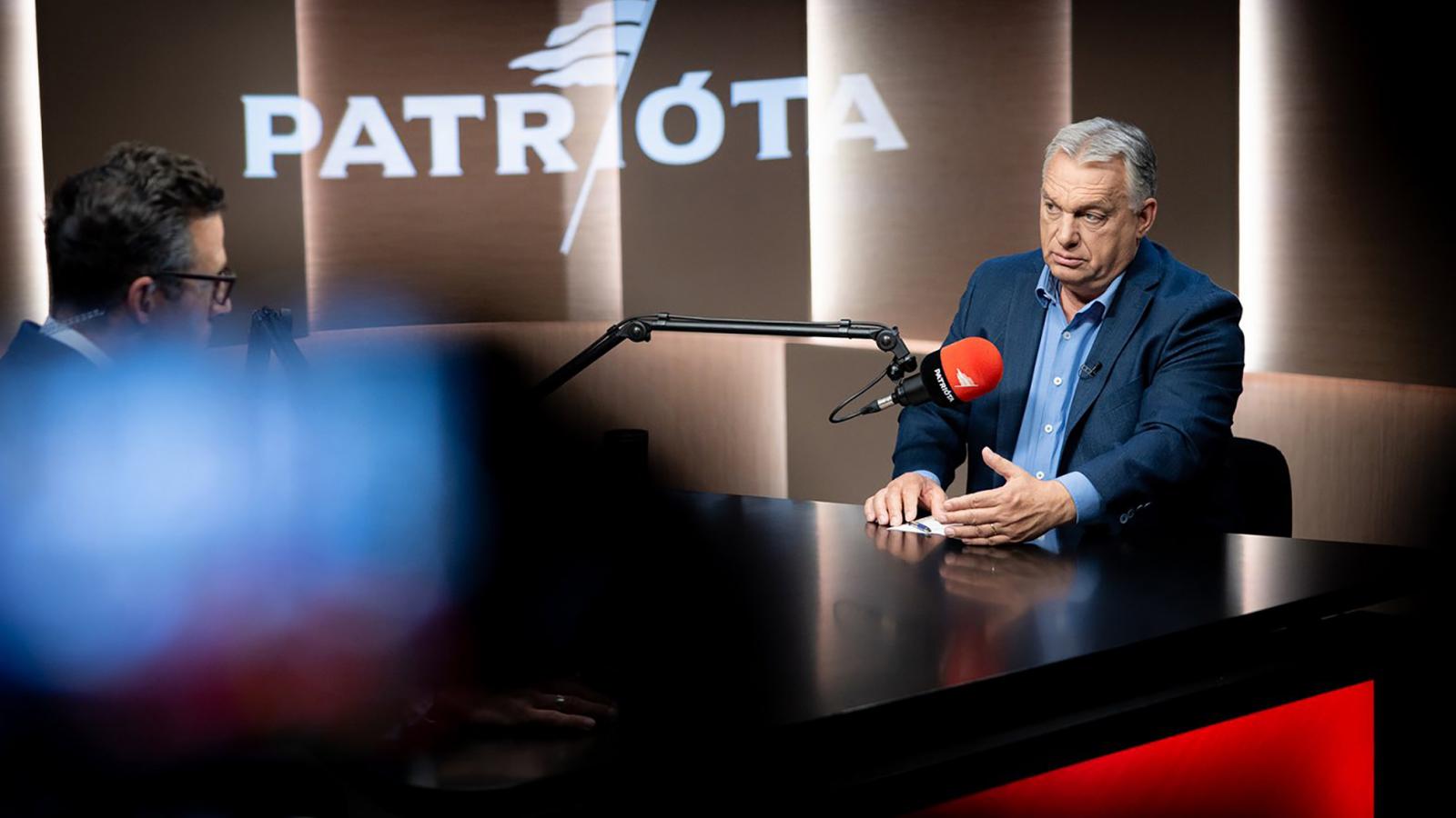 Nem csatlakozhat olyan ország az Unióhoz, ahol kényszersorozás során embereket vernek agyon – hangoztatta szokásos pénteki rádióinterjújában Orbán Viktor