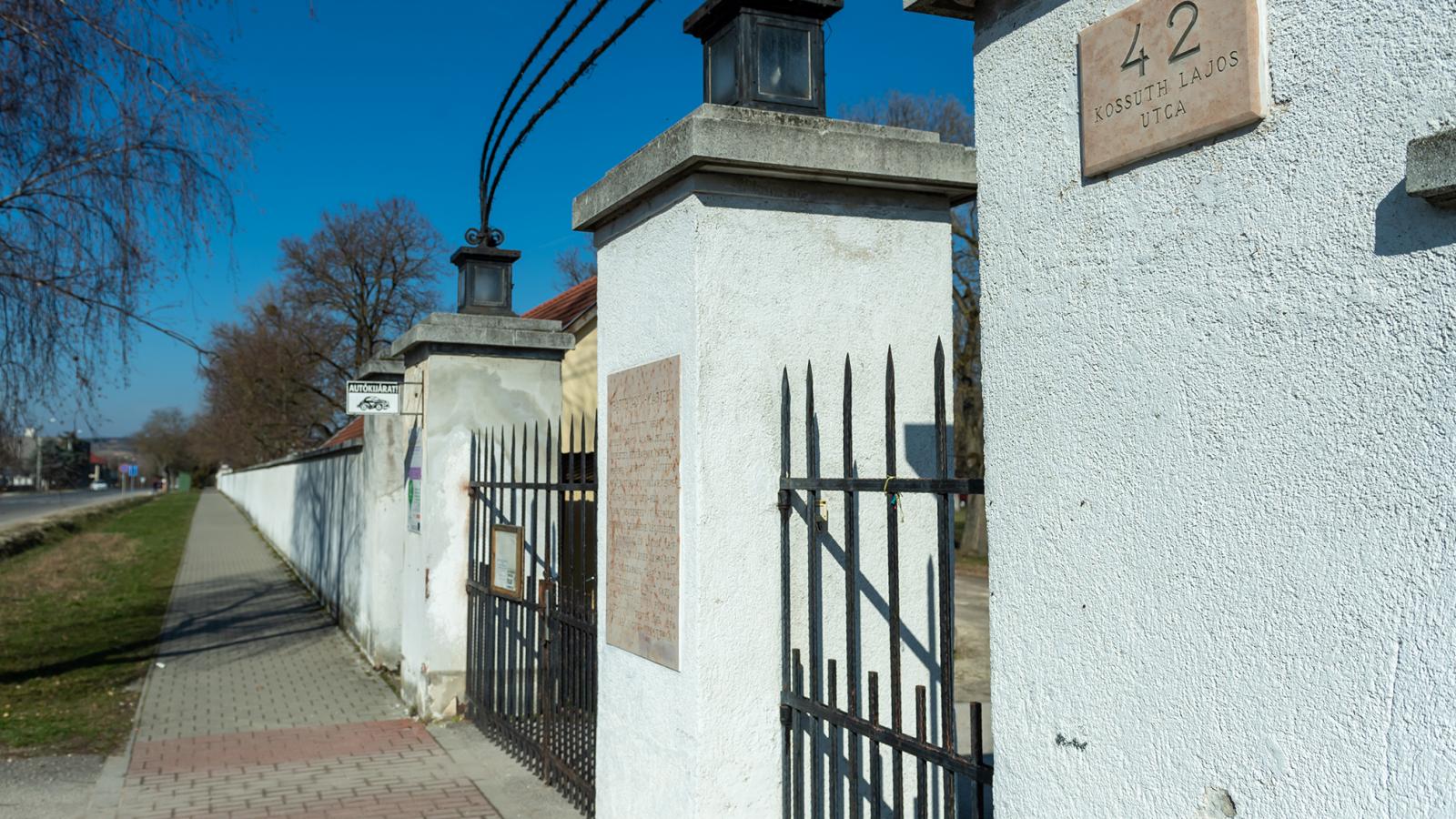 Nehezen érthető, miért nem a szakembergárda bővítése, megbecsülése a cél