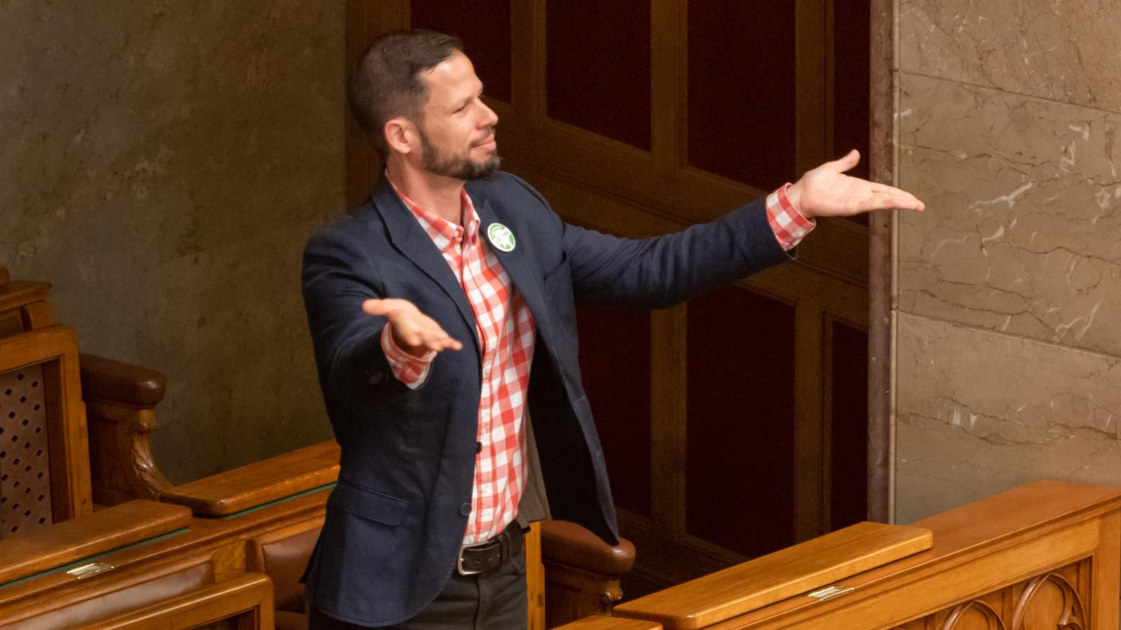 A négygyermekes képviselő évek óta küzd családi otthona fennmaradásáért