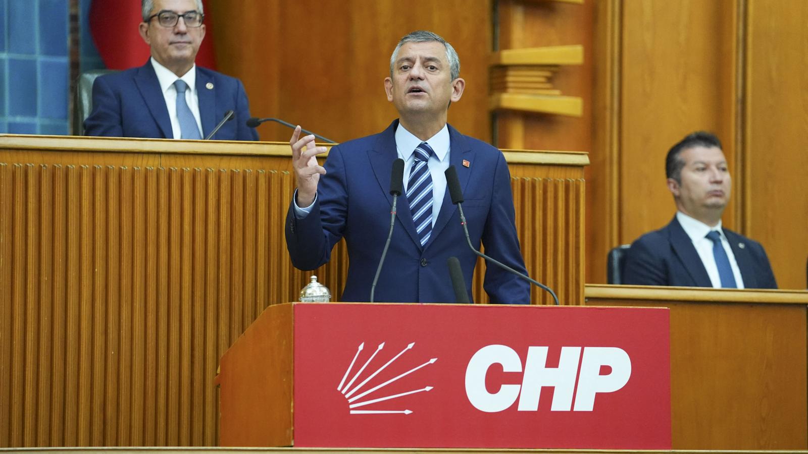 Özgür Özel pártelnök a CHP elleni hadjárat kapcsán kijelentette: „Egyértelmű, hogy már nem akarják az országot a nemzet tagjainak beleegyezésével kormányozni"