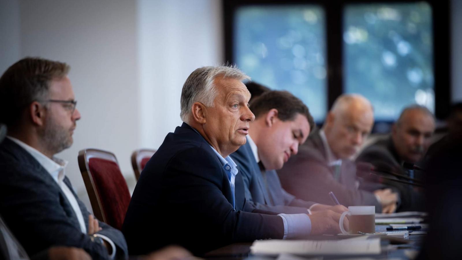 Kormányülés a Karmelita Kolostorban. Orbán Viktor miniszterelnök.