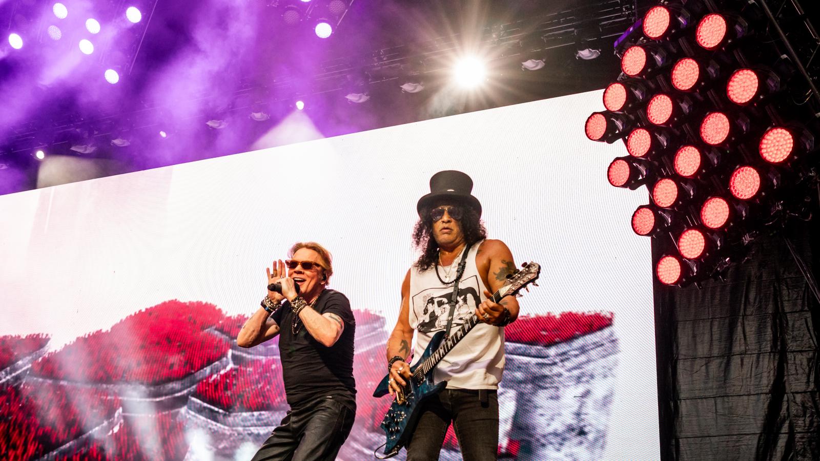 Az ars poetica a GNR részéről az volt, hogy tisztán a hard rockot hozzák, olyan tempóban és mennyiségben, mintha csak a színpadon szeretnének meghalni