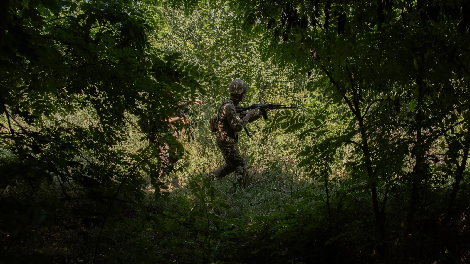 Illusztráció: Ukrán katonák egy gyakorlótéren július 14-én