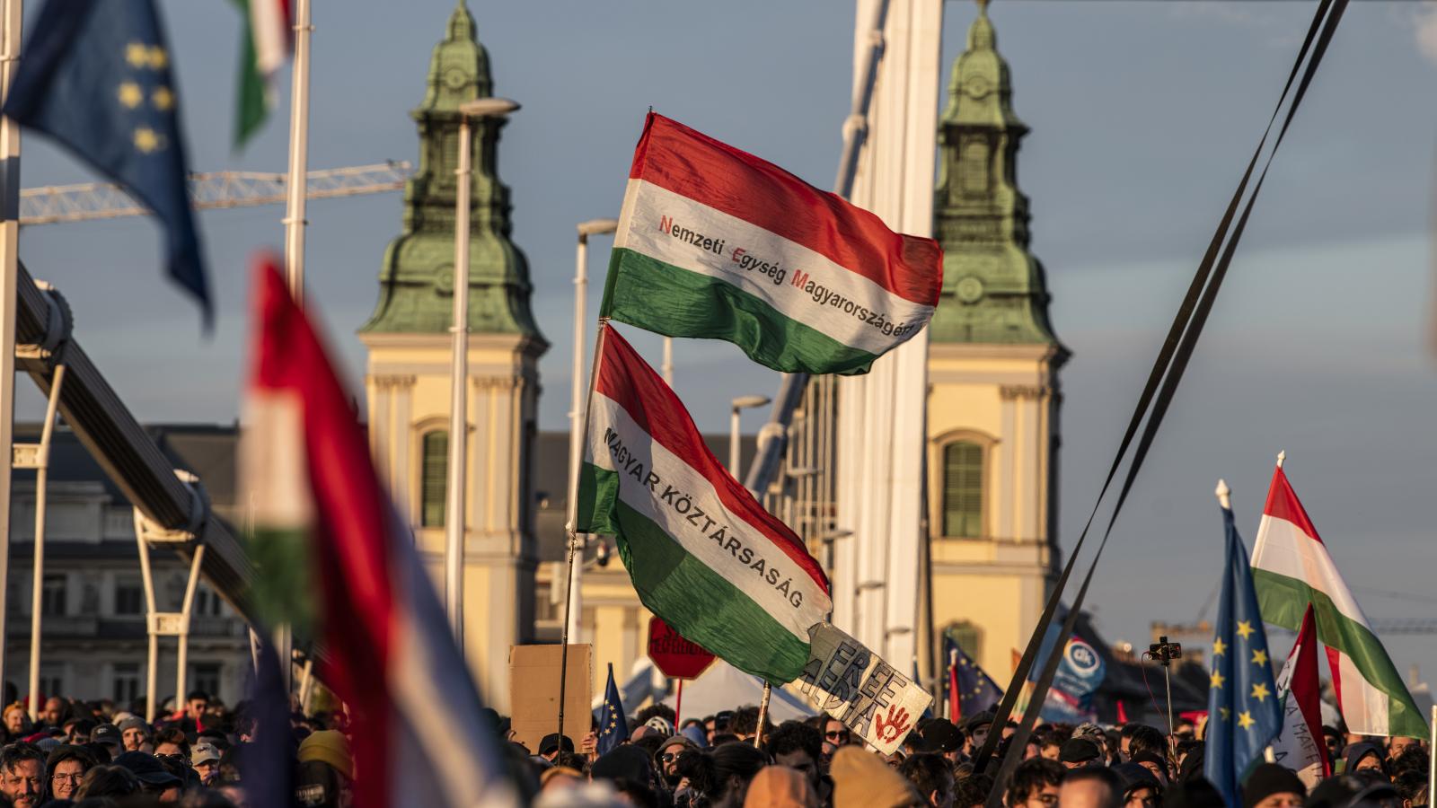 A titkos tárgyalók új ellenzéki kerekasztalt is létrehoznának