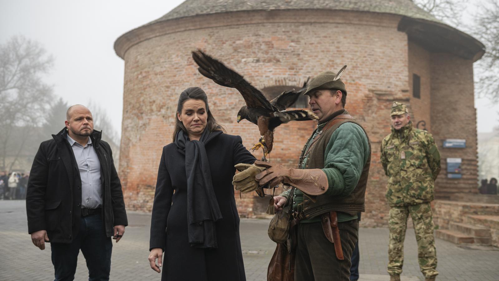 A volt fideszes államfő éppen Gyulán turnézott a bukását jelentő kegyelmi botrány kipattanása előtti napokban 