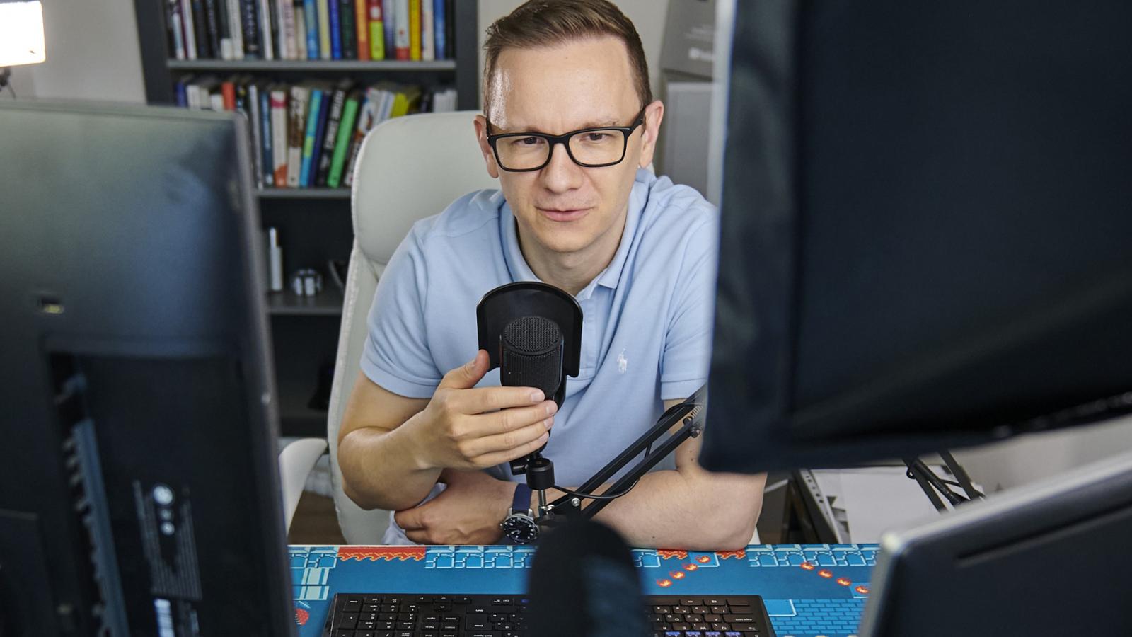 Dr. Meskó Bertalan orvosi jövőkutató nem abban hisz, hogy a jövő feltétlenül jobb lesz, hanem abban, hogy mi magunk is komolyan alakíthatjuk 