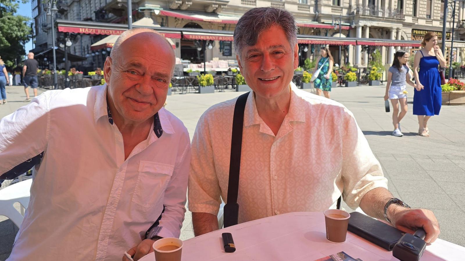 Kocsis András Sándor és André Goodfriend. Levelezőkönyvük gördülékenyen összejött, legtöbbet a kötet címén vitatkoztak