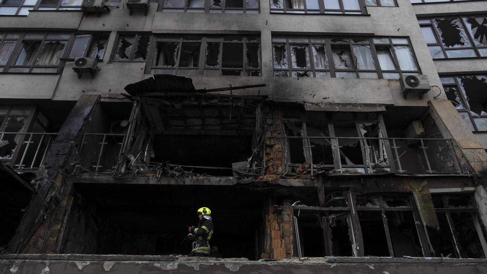 Megrongálódott lakóépület 2025. július 21-én Kijevben
