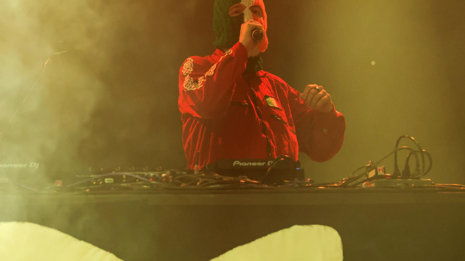 A Kneecap korábban a palesztin Hamászt és a libanoni Hezbollahot is éltette, de a zenekar tagadja, hogy támogatná bármelyik terrorszervezetet