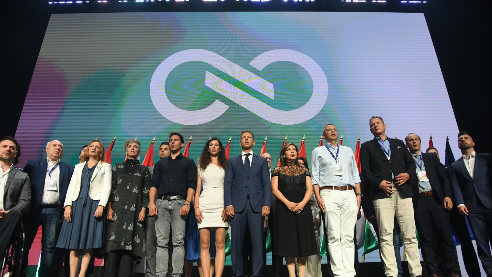 A Tisza Párt
nagyon magabiztos,
de
a választási
győzelem esélyei
távolról sem
olyan egyértelműek
valamilyen
együttműködés
nélkül a többi
ellenzéki erővel