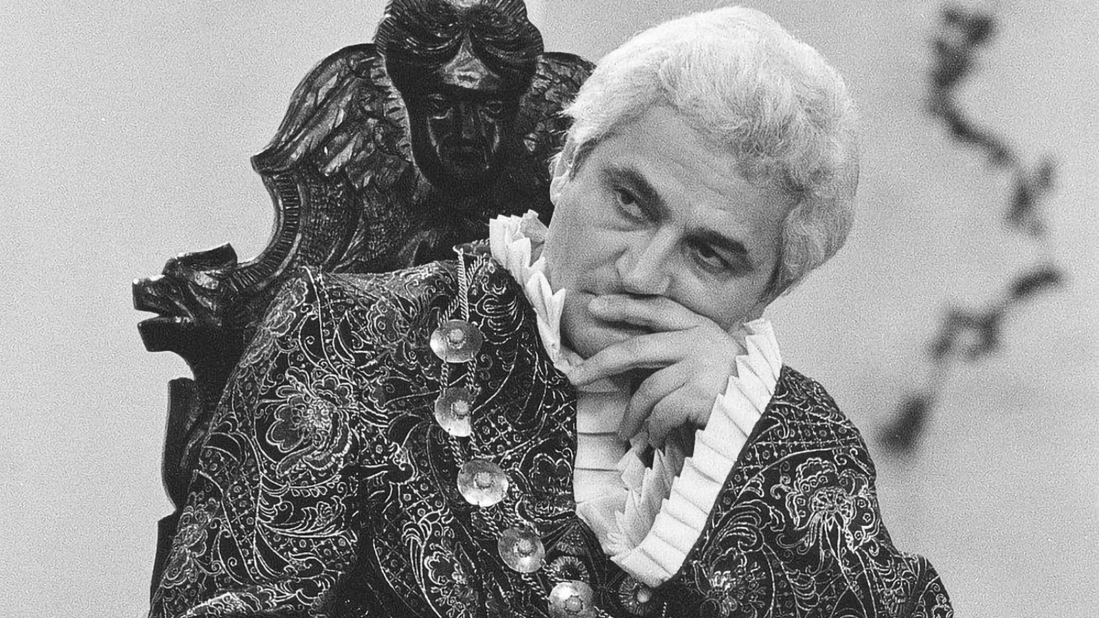 Sinkó László egy
1983-as tévéfilm
felvételén. Nem
csak az életben
volt kemény
és érzékeny
egyszerre, a
színpadon és
a filmvásznon is
kedvelte a szélsőségeket