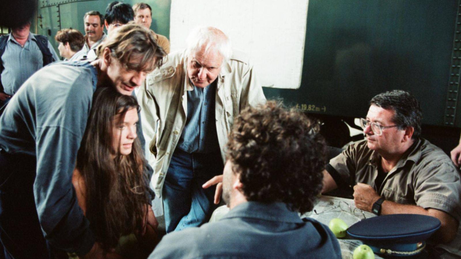 Grunwalsky Ferenc (a kép jobb szélén) sem Grüni már.
Megkapta igazi rangját, filmessé vált (a
képen Jancsó Miklóssal)