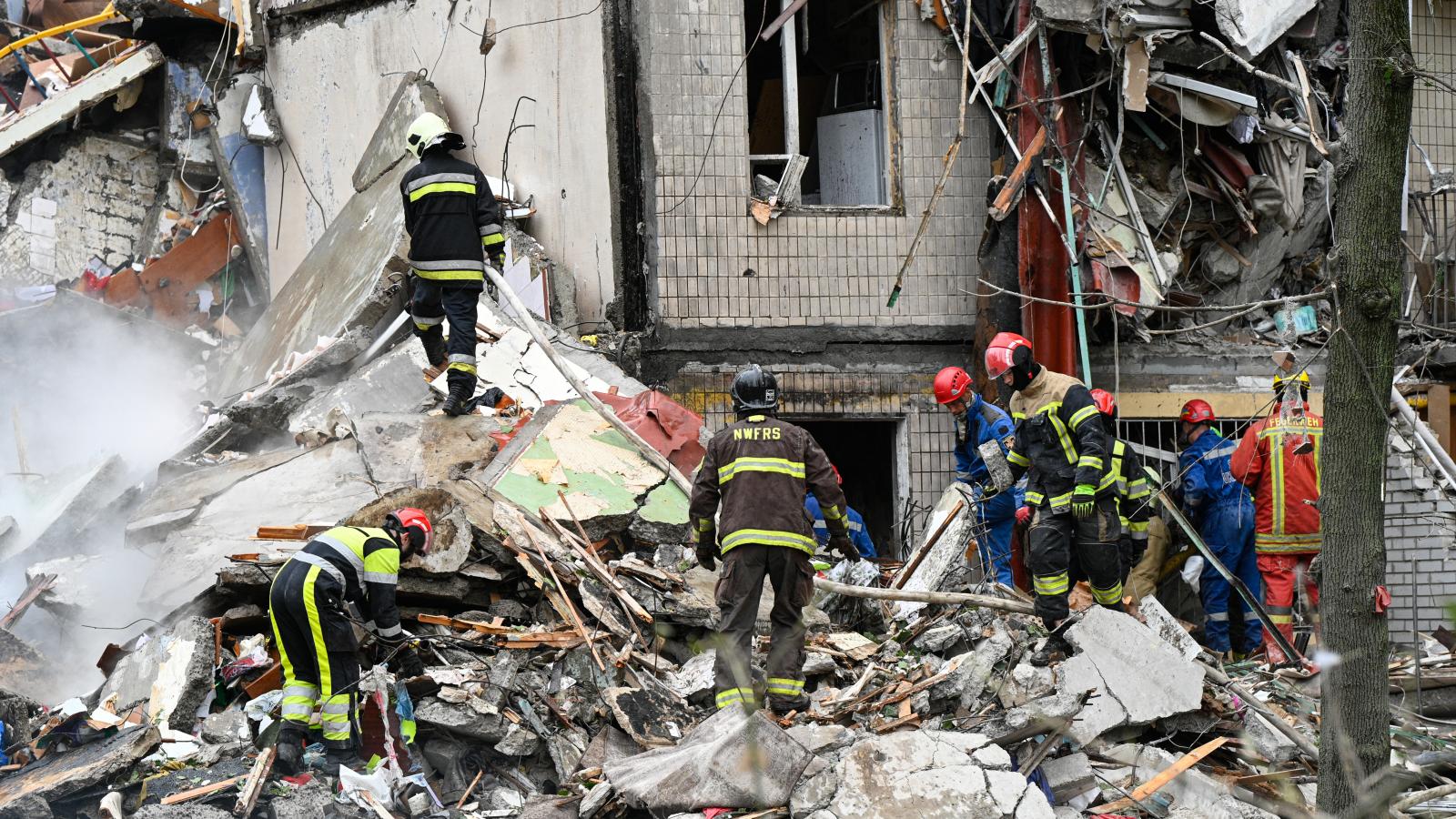 Orosz légitámadás által megrongált lakóház Kijevben 2025. július 31-én.