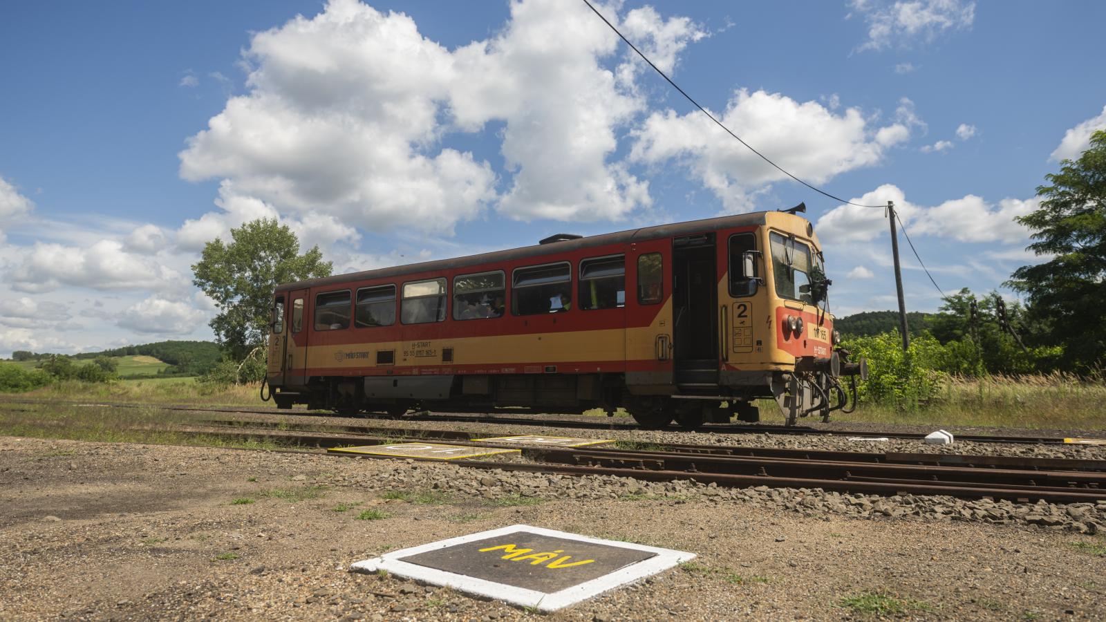 Az utolsó, felkoszorúzott járat a 78-as számú Balassagyarmat–Ipolytarnóc-vasútvonalon 2023. július 31-én