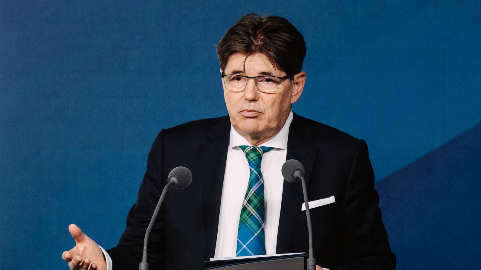 Nagy Elek, aki szétválasztja a szerepeit