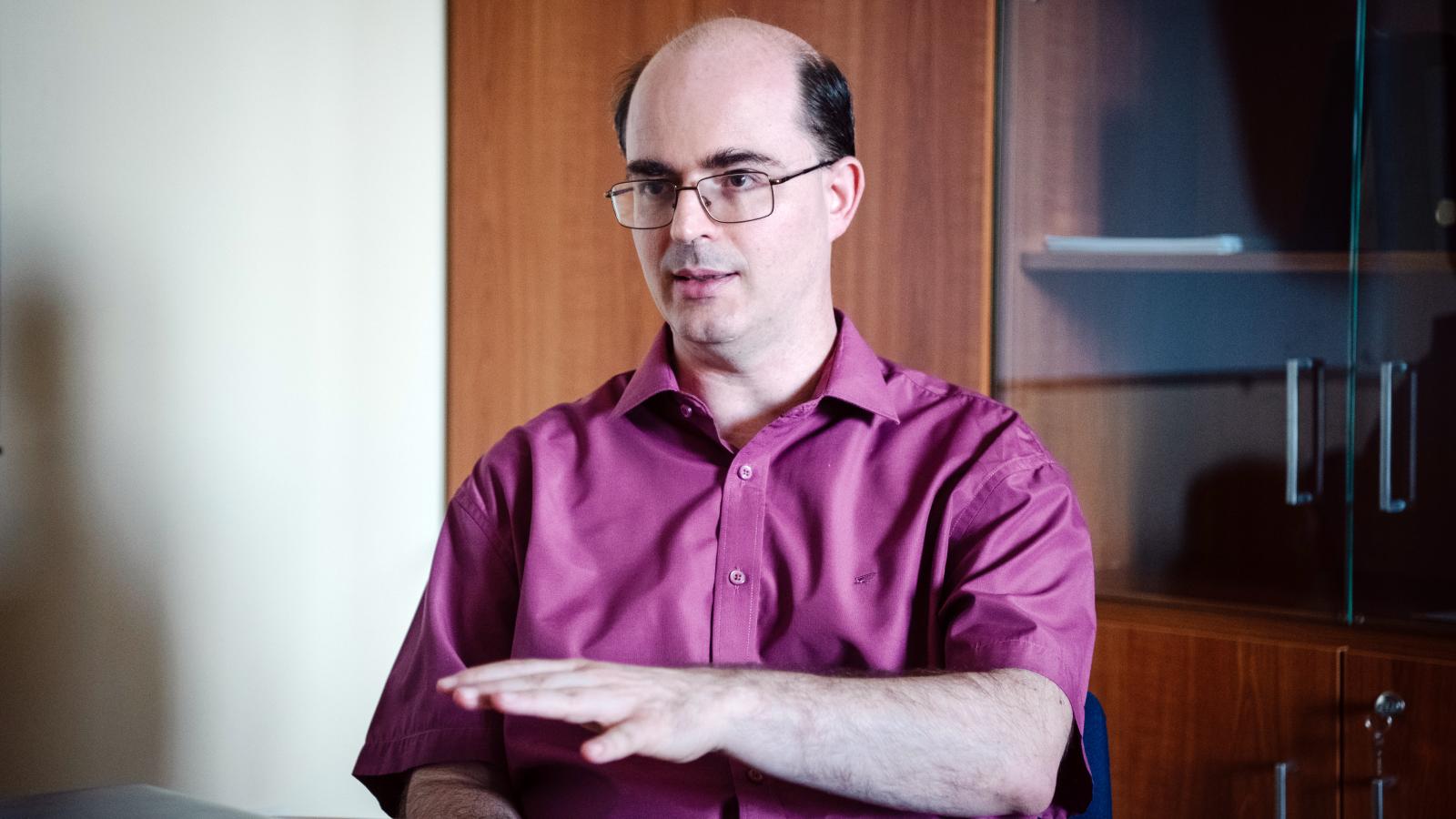 Ha az alapítványi intézményeket irányító, a kormány által kinevezett kuratóriumok úgy döntenek, akár teljesen ki is zárhatják az egyetemek polgárait a döntéshozásból – mondta a Budapesti Corvinus Egyetem kutatója