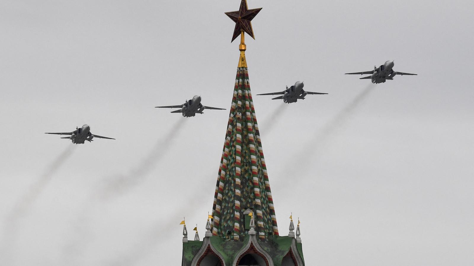 Szu-24-es vadászgépek Moszkva felett