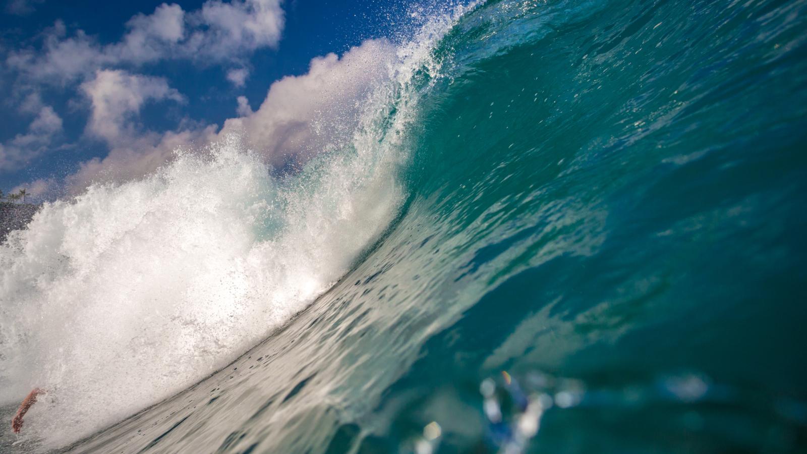 „Már kevés erőm maradt a víz felszínén maradni, többször eltemetett egy hullám, amelyből csak az életösztön szabadított ki”