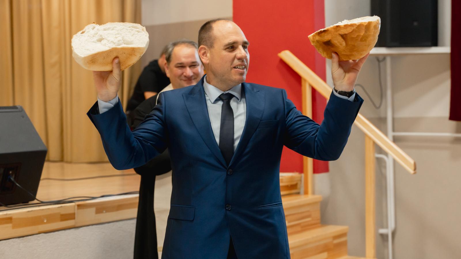 Dr. Trizsi Zalán, Onga polgármestere tavaly augusztus 20-án