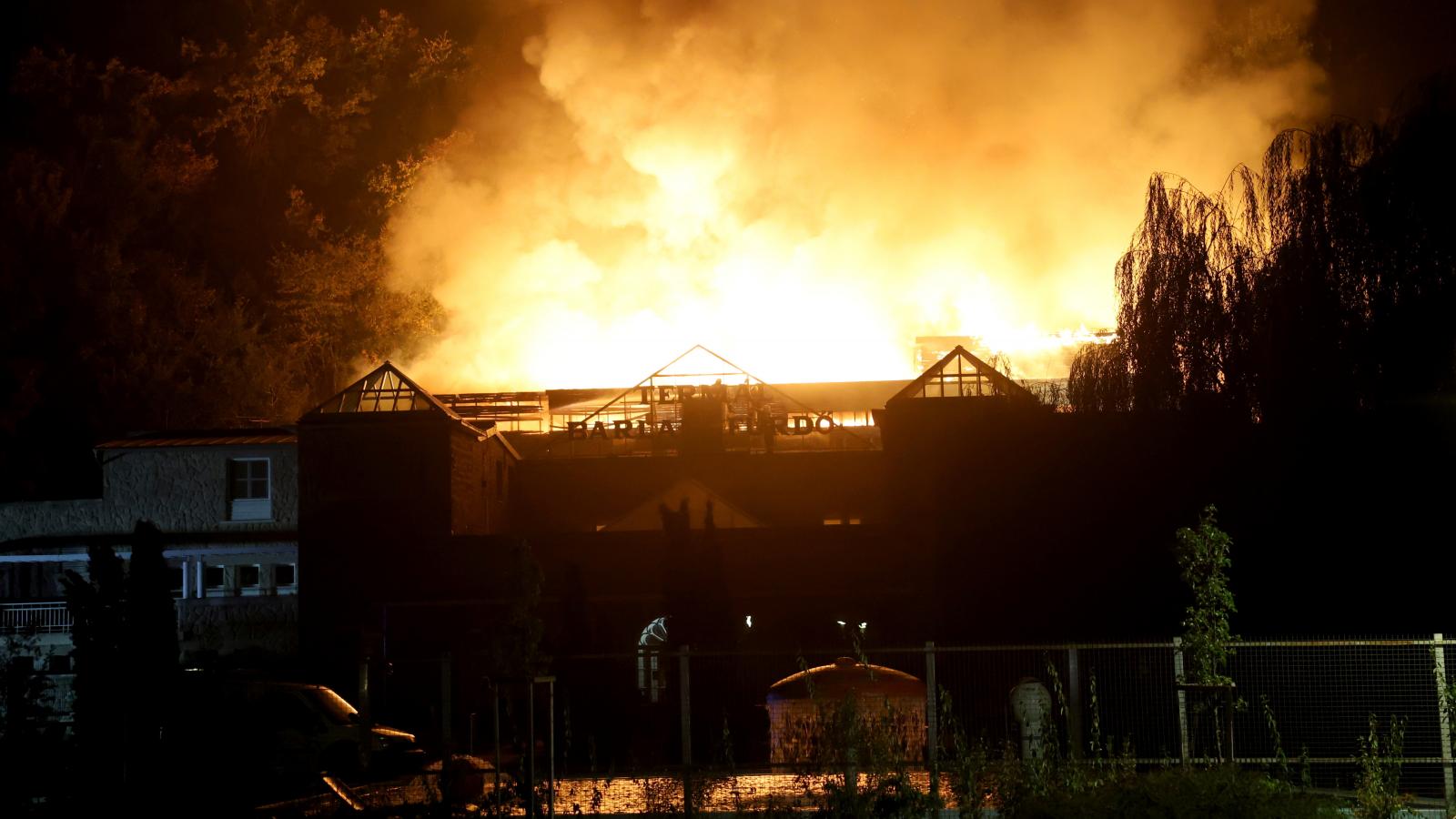 Tavaly szeptemberben kapott lángra a gyógyászati központ tetőszerkezete