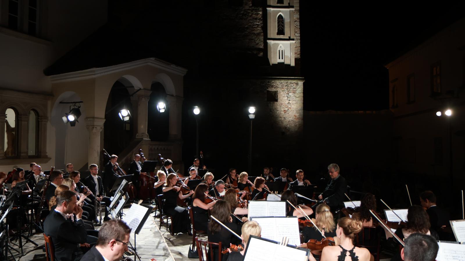 A nyitókoncerten Csajkovszkij és Bartók műveit vezényelte Hollerung Gábor