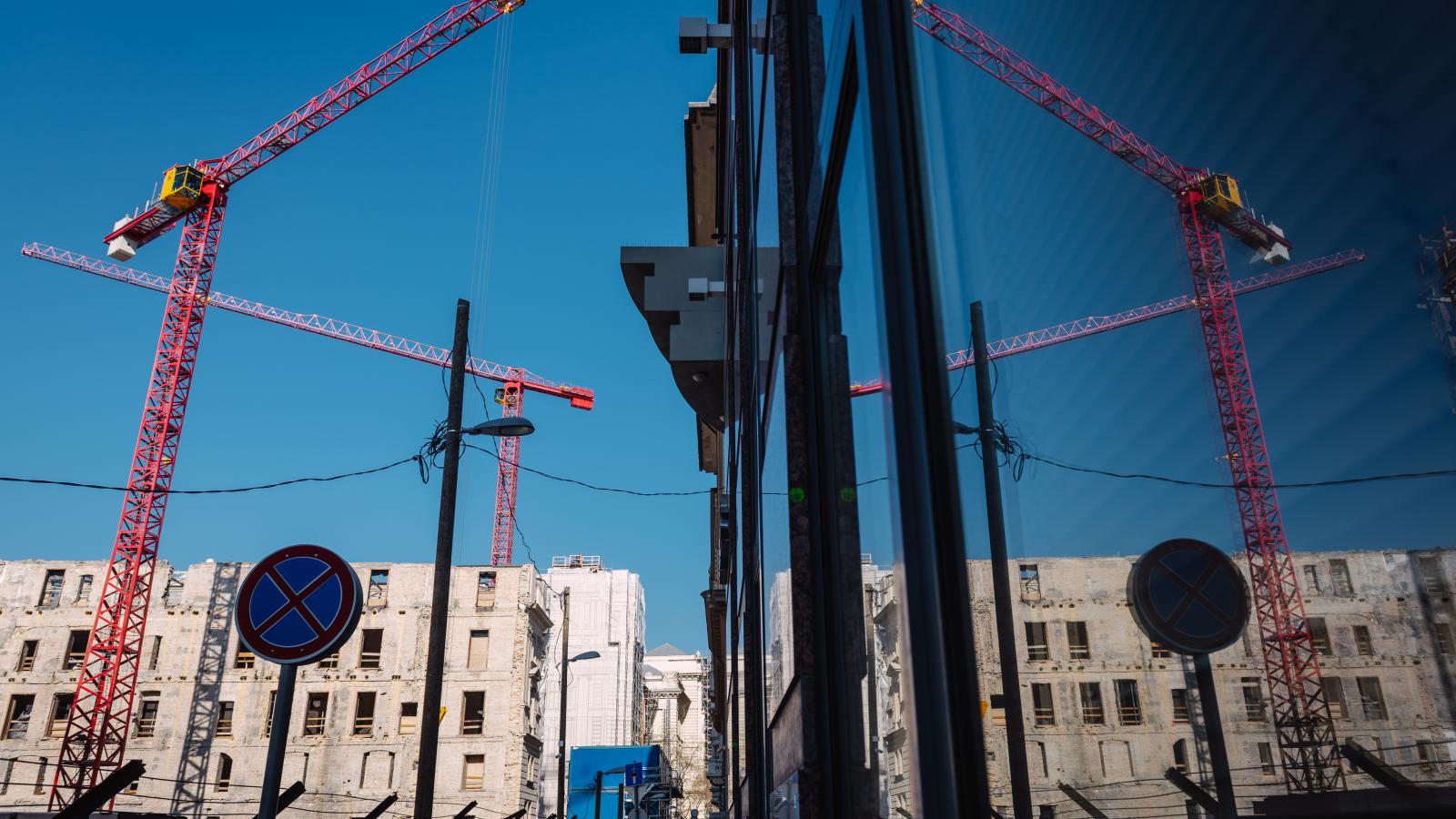 Néhány beépítési feltételen még lazítani kellene, hogy tartósan 1,5 millió forint alatt maradjon a négyzetméterár