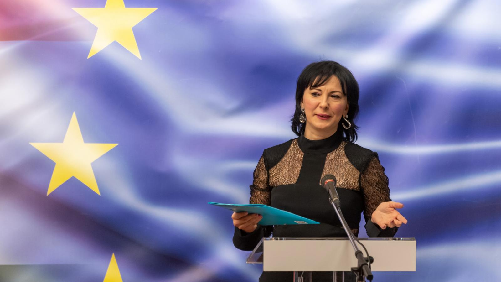 A kormány csendben van, ahogy az egyházak is a teológus elleni támadás után