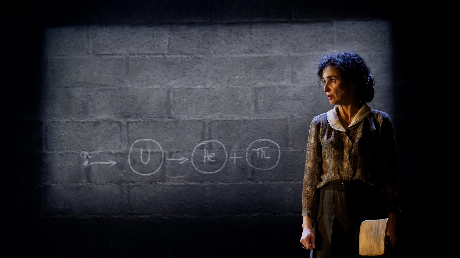 „Karikó Katalin évekig küzdött a láthatatlanság és az elutasítás ellen az Egyesült Államokban, de kitartott, és alapjaiban változtatta meg az orvostudományt. Amikor megkérdezték tőle, mit üzenne a fiataloknak, csak annyit mondott: »ne adjátok fel«”