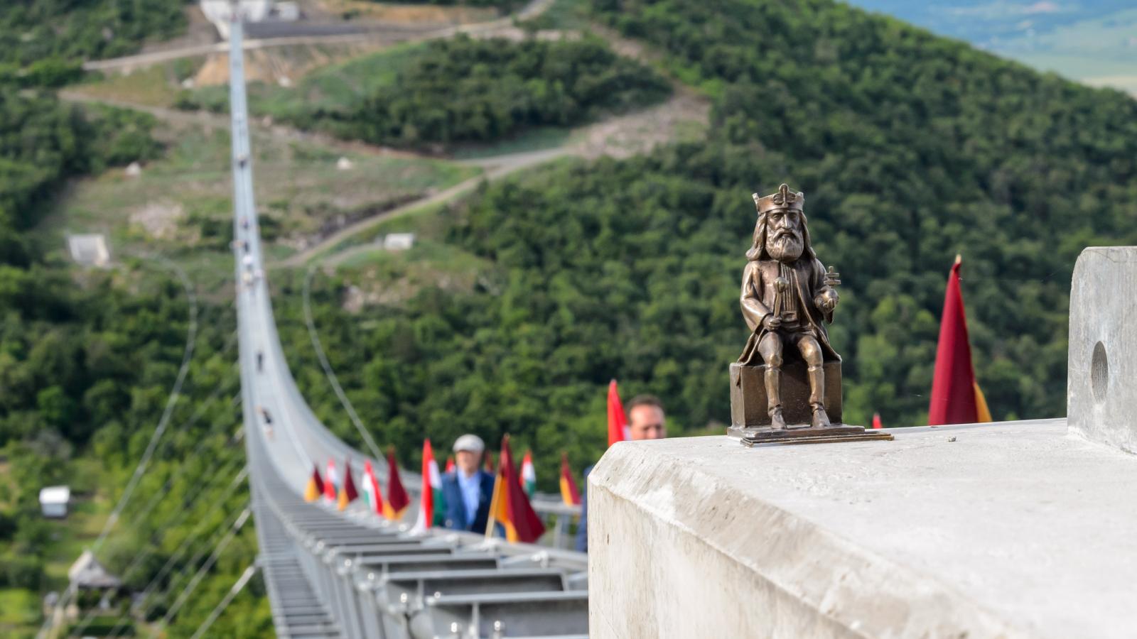 A Nemzeti Összetartozás Hídjának ünnepélyes átadása Sátoraljaújhelyen a nemzeti összetartozás napján, 2024. június 4-én.